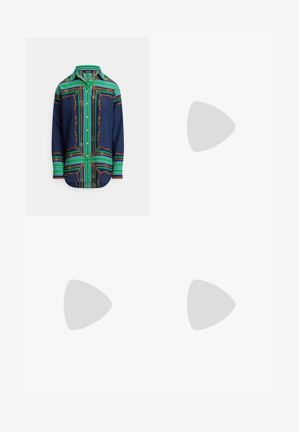 Košulja s dugačkim rukavima na kopčanje, s prugama u zelenoj, plavoj i mornarsko plavoj boji, bijelim točkicama te uzorcima smeđeg pojasa i lanca.; Bijele lanene hlače s elastičnom trakicom u struku, s složenim cvjetnim i spiralnim vezom duž donjeg dijela. Široka kroja.; Slingback cipela s gornjim dijelom od blush kože i sjajnim crnim kapicom. Ima malu blok petu i podesivu narukvicu oko gležnja.; Bijele mačkaste sunčane naočale s tamnim lećama, zlatnim detaljima na okviru i logom sa strane. Glatki plastični materijal.; Bijela kožna torba s teksturiranim završetkom, koja ima zlatni lančić i crne akcentne detalje. Uključuje prednji džep i zatvaranje na patentni zatvarač.