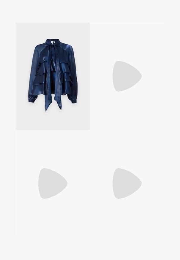 Blouse en soie bleu marine avec des couches froncées, un col à nœud papillon et des manches longues avec des poignets froncés. Texture douce et design léger.; Jupe florale avec une taille élastique. Présente un fond bleu marine foncé avec des motifs de fleurs roses, blanches et vertes. Tissu fluide et léger.; T-shirt en coton bleu clair avec de courtes manches bouffantes, associé à un jean en denim taille haute. Le mannequin tient un petit sac à main rose avec une bandoulière en chaîne.; Sac à main en motif serpent avec une poignée incurvée. Fabriqué à partir de matériaux texturés beiges et bruns, présentant un motif en diamant distinctif.
