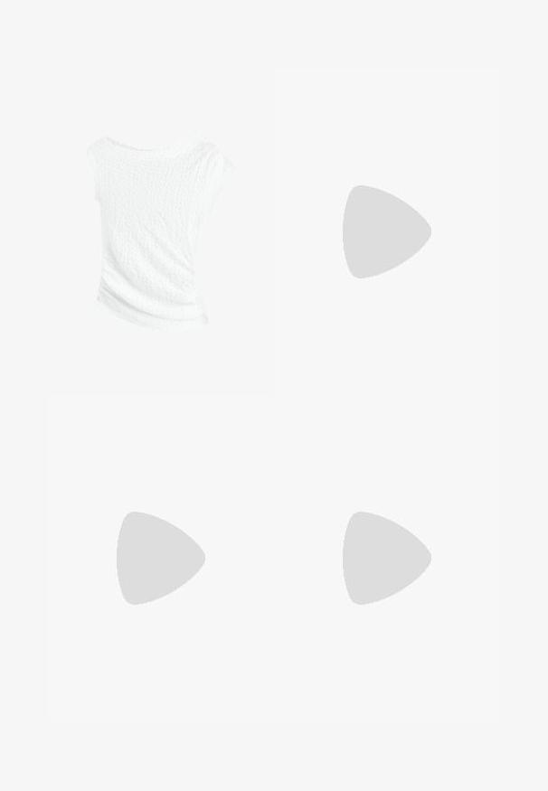 Witte textuurtop met een off-the-shoulder ontwerp, met een licht gekreukt uiterlijk en een gedrapeerde silhoutte voor een comfortabele pasvorm.; Next REGULAR FIT - Maxirok - white; Zwarte leren kniehoogte laars met een gladde textuur, ronde neus, ingetogen design en een lage blokhak. Geen zichtbare hardware of patronen.; Bruine handtas met krokodillenpatroon, voorzien van twee schouderriemen, een ritssluiting en accenten van goudkleurig metaal. Soepele textuur, ronde vorm.