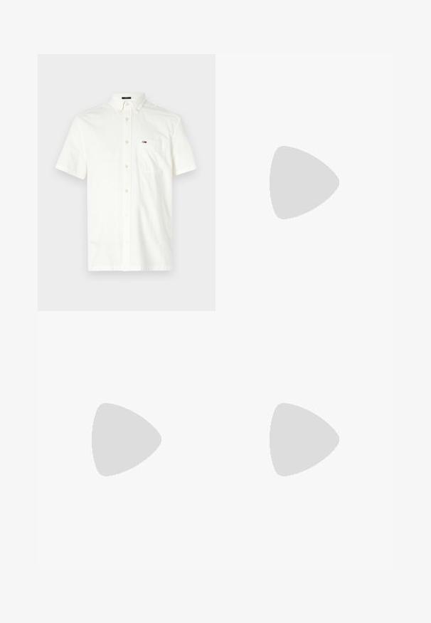 Kortermet hvit skjorte med krage som kan kneppes, teksturert stoff, en brystlomme, og en liten logo på lommen.; Svarte denimshorts med rett snitt, med en frontknapp, to sidelommer og en jevn tekstur. Ingen synlige mønstre eller accenter.; Tommy Hilfiger BASKET CORE - Joggesko - ecru/army green; Svart crossoverveske laget av teksturert materiale som har en glidelåslomme, justerbar stropp og en logo med en trikolor aksent.