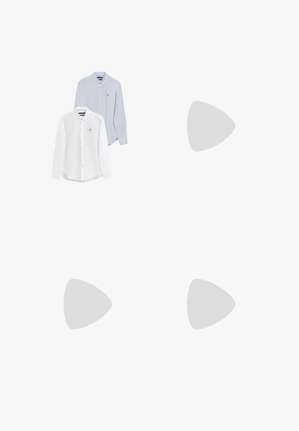 Twee overhemden met knopen: één wit en één lichtblauw. Beide hebben lange mouwen, een kraag en een klein logo op de borst.; Navy blauwe wijde broek gemaakt van textiel, met een riem met een zilveren gesp en een rechte snit, benadrukt door strakke lijnen.; Bruine lederen loafers met een glanzende afwerking, voorzien van een opvallende decoratieve gesp en stiksels langs de zijkanten, en een ronde neus.; Zonnebril met een schildpadprint acetaat frame, gele getinte lenzen, vierkante vorm en metalen accenten op de pootjes.