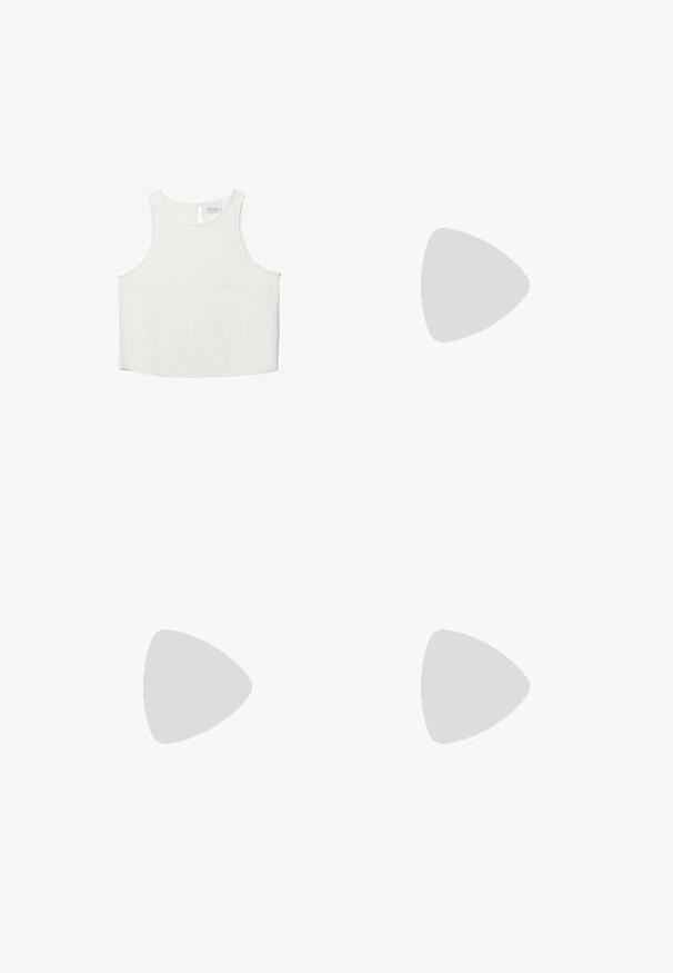 Hvid ærmeløs top med rund halsudskæring, der har en subtil tekstur, nøglehulsbagdetalje og lige kant.; Sorte blyantskirt lavet af glat stof, med en tætsiddende silhuet, knælangt design og forreste skrålommer.; Sorte patentlæder slingback hæle med spids tå og en geometrisk blok hæl. Har et elegant, minimalistisk design og en glat tekstur.; Sort læder tote taske med glat tekstur, rektangulær form og to lange hanke. Ingen synlig hardware eller udsmykninger.