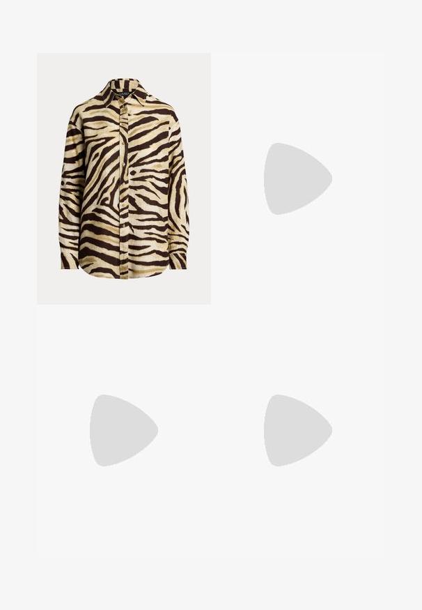 Kergest kangast nööbitav särk, millel on beež ja tumepruun zebra triibumuster, terava krae ja pikad varrukad.; Laiad püksid tuhmides taupe toonides, valmistatud siledast materjalist, millel on satiinilaadne viimistlus. Omavad kohandatud pihaosa ja peeneid voldikesi.; Mustmust paelad, millel on terav varvas, tekstuuriga maduprindiga, reguleeritav rihm ja lühike tekstuuriga plokknina.; Mustast nahast klamberkott kuldse kettrihmaga, millel on sile tekstuur, ristkülikuline kuju ja esiküljel reljeefne brändingu märk.