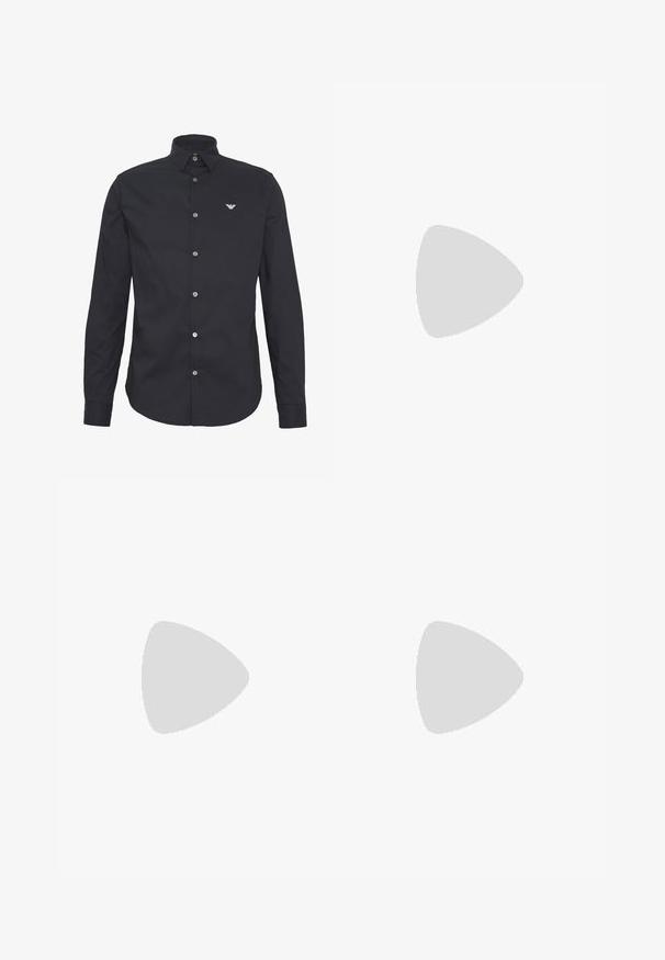 Camicia a maniche lunghe da uomo in cotone nero, con chiusura a bottoni, colletto e un piccolo logo bianco sul petto. Texture liscia.; NN.07 THEO - Pantaloni - dark blue; Sneaker bianco con accenti in camoscio, punta rotonda, lacci piatti e suola in gomma crema. Presenta un marchio verde sul tallone.; Occhiali da sole neri rotondi con lenti scure e sottili bracci in metallo. Include punte trasparenti e accenti argentati alla cerniera. Design minimalista.