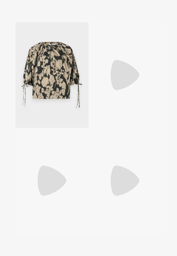 Bluse med blomstertrykk i svart og beige, med rynket halslinning, puffede ermer og snor for justerbar passform.; Hvit skjørt med diagonalt stripemønster i mørke toner. A-linjeform, midtlengde, glatt tekstur, og uten synlig utstyr eller detaljer.; Sorte lærreim hæler med spiss tå, som har en slank hæl og en gullfarget detalj på den justerbare stroppen. Glatt tekstur.; Sort lærveske med en strukturert design, som har en avkortet form, topphåndtak og detaljer i gull. Justerbar skulderstropp inkludert.