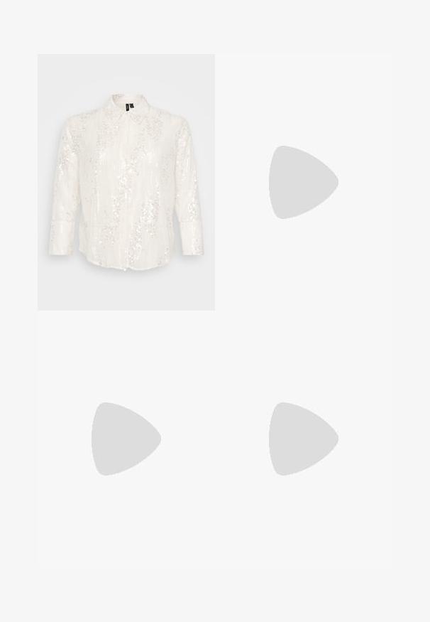 Chemise blanche à boutons avec des embellissements en sequins, manches longues, col classique et coupe décontractée.; Un débardeur noir associé à un pantalon large noir avec des boutons. La tenue possède une texture lisse et une silhouette moderne et cintrée.; Chaussure slingback en cuir verni noir avec un embout pointu, des brides de cheville avec des boucles en argent et des éléments en métal, et un talon fin.; Sac à main métallisé argenté au design structuré, avec une poignée supérieure et un détail en nœud sur le devant. Texture lisse, fini réfléchissant.