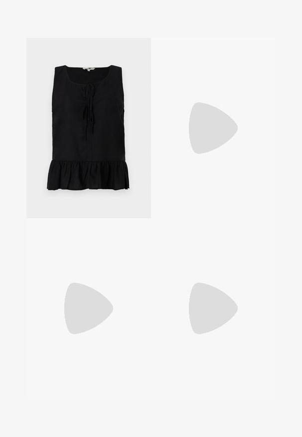 TOM TAILOR DENIM MIX WITH BOWS - Top - deep black; Zwarte wijde broek van lichtgewicht stof met een elastische tailleband en een trekkoord. Eenvoudig ontwerp, geen patronen of hardware.; Rode mesh ballerina's met een spitse neus, voorzien van een dunne band en een gespdetail. De bovenkant heeft een open honingraatpatroon.; Becksöndergaard RALLO TALIA BAG - Handtas - black
