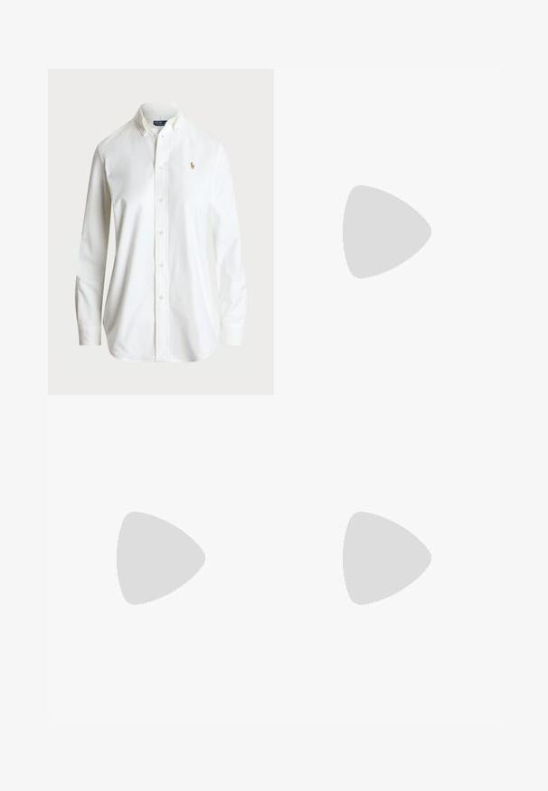 Chemise blanche à manches longues avec un col classique et un logo brodé subtil sur la poitrine. Fabriquée en tissu en coton de qualité.; Shorts en coton blanc avec une taille élastique réglable par un cordon, ornés de broderies florales et d'une texture respirante.; Chaussure noire en cuir à bout pointu, type slingback, avec une texture crocodile, petit talon empilée et une sangle ajustable avec détail de boucle métallique.; Sac en cuir blanc à la forme arrondie, avec des accessoires en or et une finition texturée, porté sur un blazer sombre et une chemise blanche.