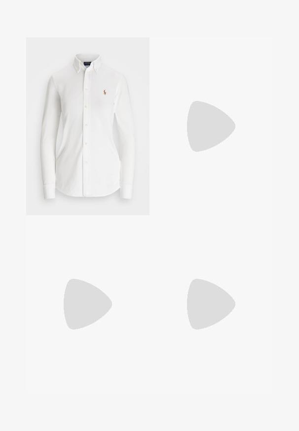 White long-sleeve button-up shirt with a pointed collar, made of cotton. Features a small embroidered logo on the left chest.; Navy, high-waisted trousers made of smooth fabric. Features a pleat design and folded cuffs for a tailored look.; Polo Ralph Lauren ASHTYN FRINGE TRIM CALFSKIN LOAFER - Slip-ons - ebano/tobacco; Brown leather handbag with a crescent shape, featuring a zip closure and a gold-tone logo tag. The strap is adjustable and removable.
