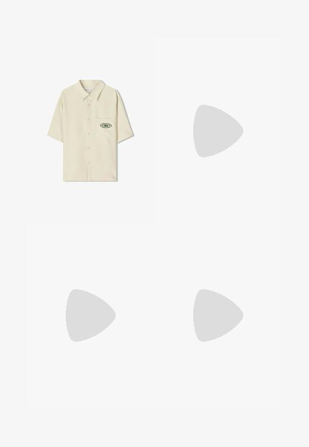 Tricou alb din bumbac, mâneci scurte, guler rotund, croială dreaptă, textură moale, design simplu, fără grafică sau modele.; Cămașă cu mânecă scurtă, bej, cu butoni, având un guler cu un logo verde pe buzunarul din stânga pieptului. Țesătură netedă și ușoară.; Pantaloni negri cu un design față plisată, fabricați dintr-un material neted. Prezintă un închidere cu nasture și brâuri; croială dreptă.; Adidași negri din suede cu șireturi albe și trei dungi albe. Au un logo circular negru pe limbă și o talpă din cauciuc de tip gumă.; Ochelari de soare cu ramă metalică, dotati cu lentile ovale verzi. Ramă subțire din metal argintiu și ușițe negre. Design minimalist, fără logo-uri vizibile.