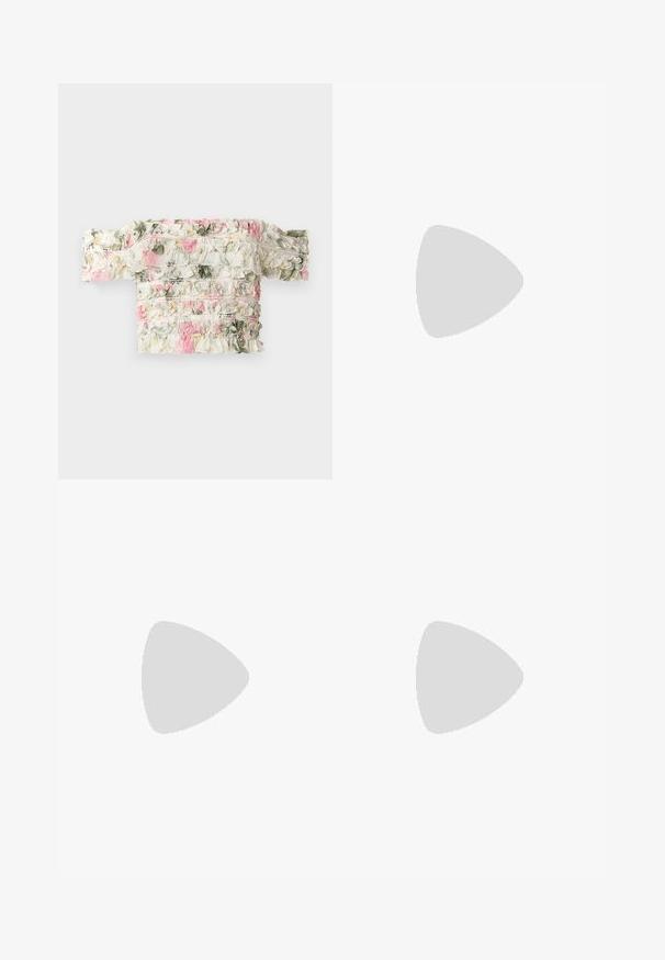 Top floral fără umeri, alb, cu modele ondulate roz și verde. Dispune de un material ușor elasticizat pentru un aspect ajustat.; Șorturi atletice negre cu un brâu elastic bej contrastant, purtând text și logo de marcă, două buzunare laterale și o textură netedă.; Loeffler Randall LEONIE SOFT BALLET FLAT - Balerini cu barete - gold; Geantă de mână din piele maro, cu mânere duale, accente din metal auriu și un design structurat. Prezintă un capac central cu un detaliu sub formă de buclă.