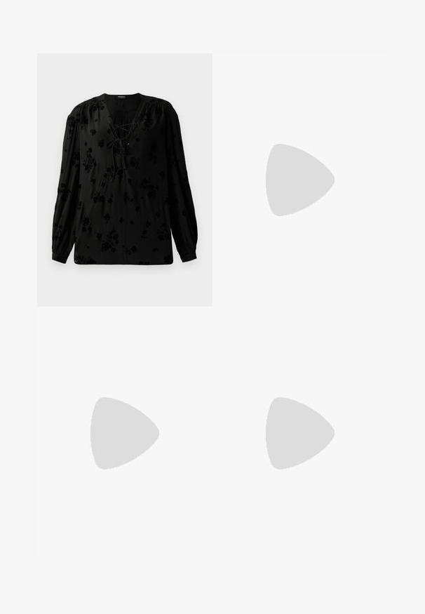 Must have mustam blouse pehmest kangast, millel on pitsiga kaelus ja lillemuster. Pikad paisuvad varrukad ja mugav lõige täiustavad disaini.; Mustad teksased, millel on flared lõige, kaks esi-taskut, nööbiga kinnitamine ja sile tekstuur. Tootemärgistus on nähtav õmblustes.; Mustad kõrgkandilised mustad nahkjalatsid terava nina ja avatud disainiga, millel on dekoratiivne hõbedane aksessuaar. Sile tekstuur läikiva viimistlusega.; Pruunist krokodillimustrist nahast kott, millel on silindri kuju, kuldse tooni metalldetailid ja eemaldatav rihm, kus on nupud.