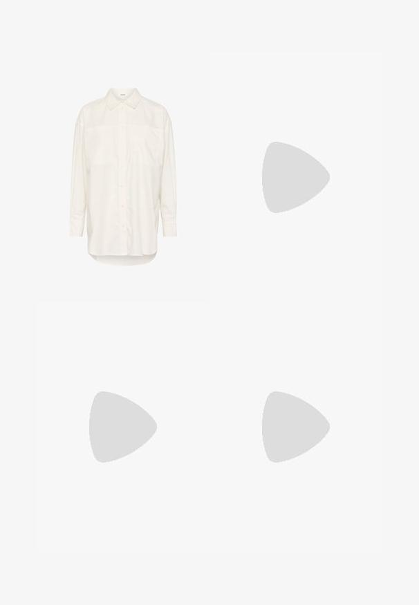 Camicia bianca a maniche lunghe realizzata in cotone, con colletto a camicia, due tasche sul petto, orlo dritto e una vestibilità comoda.; Pantaloni larghi beige in denim, con vita alta, tasche frontali e cuciture a contrasto. Il design include una chiusura con bottone.; Scarpe con tacco alto in pelle bianca con punta affusolata e tacco a blocco spesso. Superficie testurizzata con interno liscio.; Borsa a mano strutturata beige con un'apertura a V, in pelle liscia, manici corti e una lunga tracolla regolabile. Design minimalista.