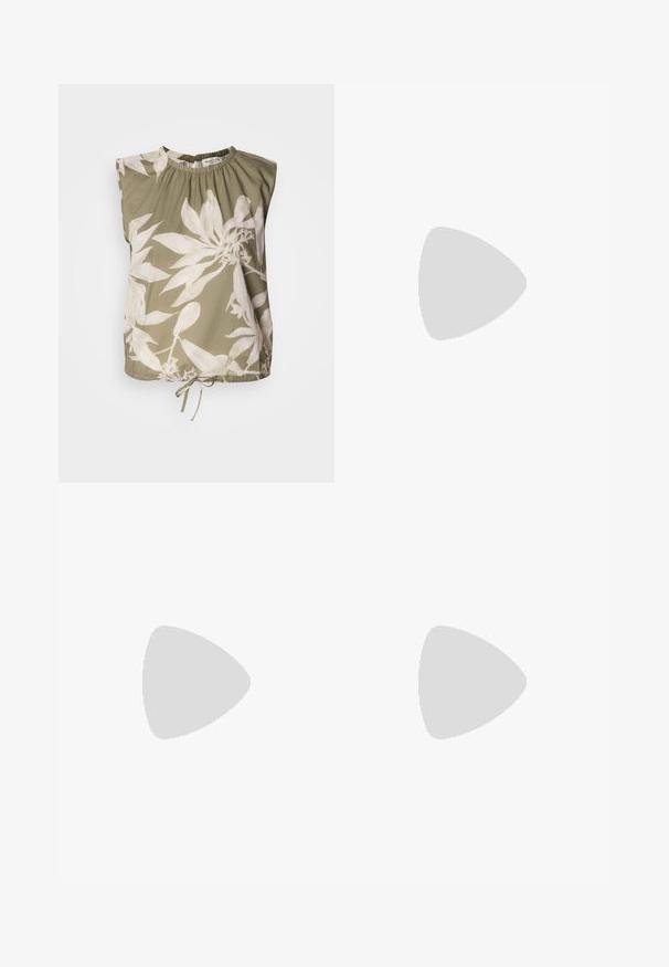 Olijfgroen mouwloos topje met een geraffineerde halslijn, voorzien van grote witte bloemenprints en een verstelbare strik aan de onderrand. Zachte stoftextuur.; Marineblauwe badstofshorts met een elastische tailleband, verstelbaar trekkoord en een klein geborduurd logo aan de zijkant. Zachte textuur.; Tan leren cowboylaars met puntige neus, geborduurde spiraalpatronen op de schacht en een gestapelde blokhak. Voorzien van een trekband voor gemakkelijke aan- en uittrekken.; Zilveren oorbel met een gepolijste afwerking, met kleine gouden accentdetails en een ronde vorm, gedragen op de oorlel.