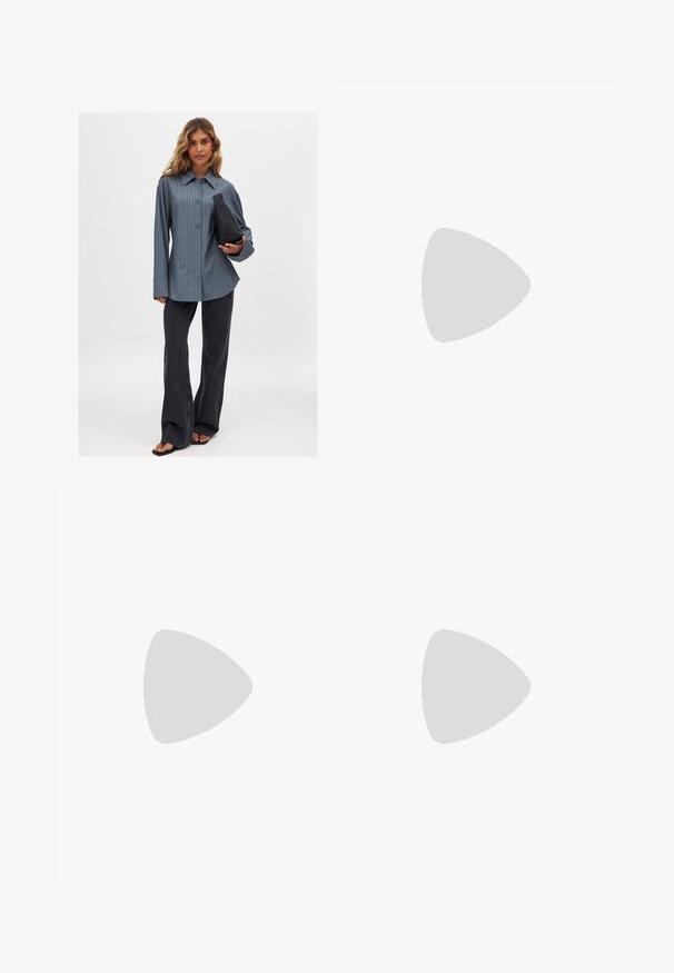 Pull créme texturé à manches longues et à encolure large. Présente un motif tricoté et un ourlet festonné. Fabriqué en matériau doux.; Chemise à rayures bleu, associée à un jean noir évasé et un sac à main noir. Tissu doux et manches larges, coupe décontractée.; Jean large taille haute bleu clair avec une finition en denim classique. Associé à un haut à volants rose et des sandales noires à talons.; Ballerines en cuir brun avec un bout rond et un petit talon carré. Présentent un fin nœud à l'avant et des détails de couture subtils.; Sac à cordon en cuir bordeaux avec une poignée en chaîne, un dessus froncé, des accents métalliques et un détail de logo à la base. Texture lisse et brillante.