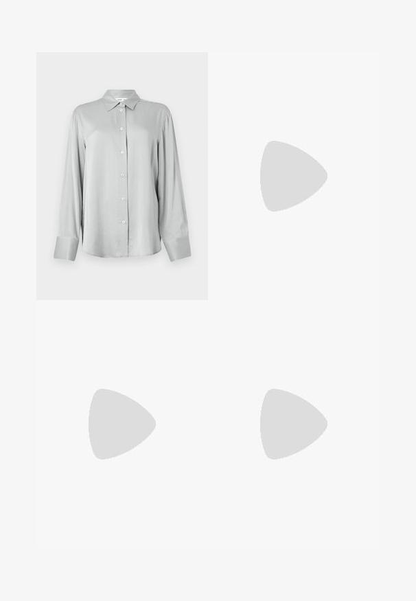 Samsøe Samsøe NOT SHIRT  - Chemisier - limestone; Dondup JACKLYN - Wide Leg - blue; BOSS IRYNA BOOTIE - Bottines à plateau - black; Sac bandoulière noir en simili cuir avec quincaillerie dorée, fermeture éclair, chaîne et sangle en cuir, arborant un logo de marque embouti à l'avant.