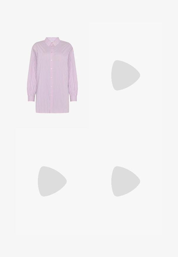 Moves NELLA - Cămașă - mauve mist; Blugi cu picior larg din denim albastru închis, cu cusături galbene, cinci buzunare și închidere cu nasture. Textură netedă, design casual.; Loafers cu imprimeu de leopard din suede, cu vârf rotunjit, design cu șireturi și tălpi plate, flexibile, purtate cu blugi din denim albastru.; Geantă de umăr din pânză navy cu o formă moale și structurată, având o curea neagră, detalii cusute și un eticheta mică a brandului.
