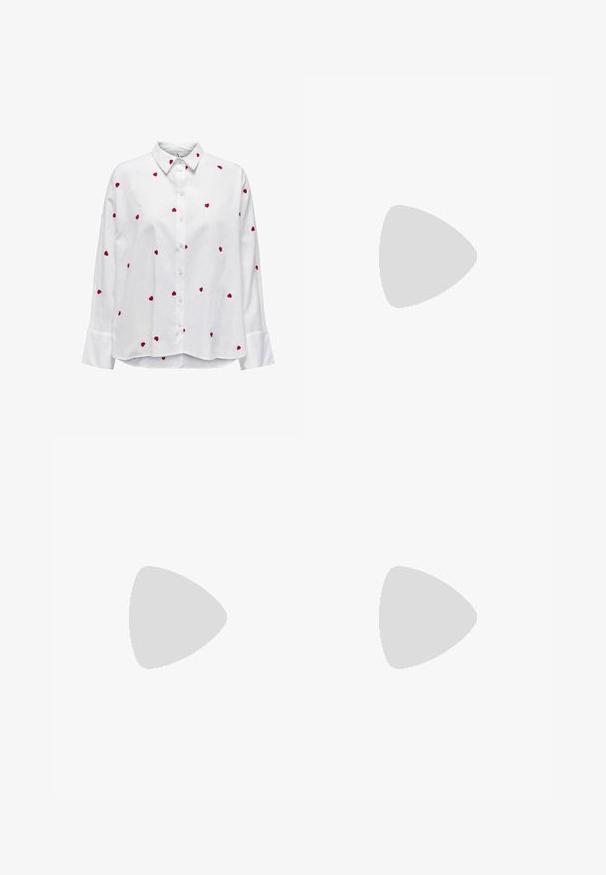 Fehér, hosszú ujjú ing klasszikus gallérral, melyen vörös szív hímzések találhatóak, szétszórva az anyagon. Gombos elülső rész és megkötött ujjak.; Magas derekú, széles szárú sötétkék farmernadrág elöl és hátul zsebekkel, gombos záródással és látható varrási részletekkel.; Fehér vászon tornacipők gumitalppal, hat fűzőlyukkal, kerek orral és világos cérna részletekkel, fehér bokazoknival párosítva.; Téglalap alakú szemüveg, vékony, rózsaarany fémkerettel. Átlátszó lencsék, átlátszó szárvégek, és finom részletek a lencsék körül.