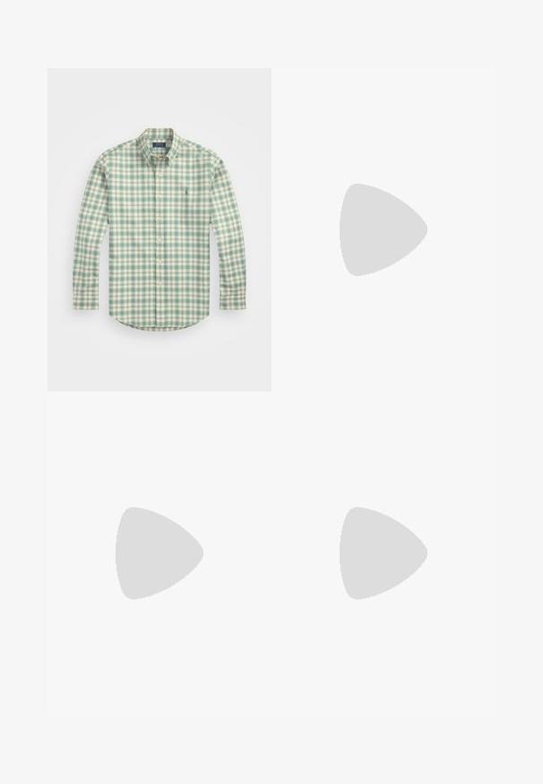 White polo shirt made of cotton, featuring a classic collar, short sleeves, and a green embroidered logo on the left chest.; Polo Ralph Lauren CUSTOM FIT PLAID OXFORD SHIRT - Shirt - seafoam cream; Polo Ralph Lauren SULLIVAN SLIM POLO PONY STRETCH JEAN - Slim fit jeans - warren; Polo Ralph Lauren HERITAGE AERA LEATHER-SUEDE SNEAKER UNISEX - Trainers - black/white