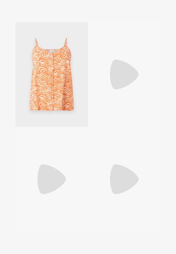 Top sin mangas naranja con un patrón de cebra, que presenta un frente abotonado y tirantes ajustables. Textura de tela suave.; Pantalones sueltos de color beige claro con cintura elástica y una textura sutil. Piernas rectas que se estrechan ligeramente en los tobillos.; RAID ATHENA - Pantuflas - cream; Bolso de mano de piel blanca con un fondo de tejido trenzado en crema texturizado. Cuenta con un asa en tono dorado y una correa blanca enrollada para mayor versatilidad.