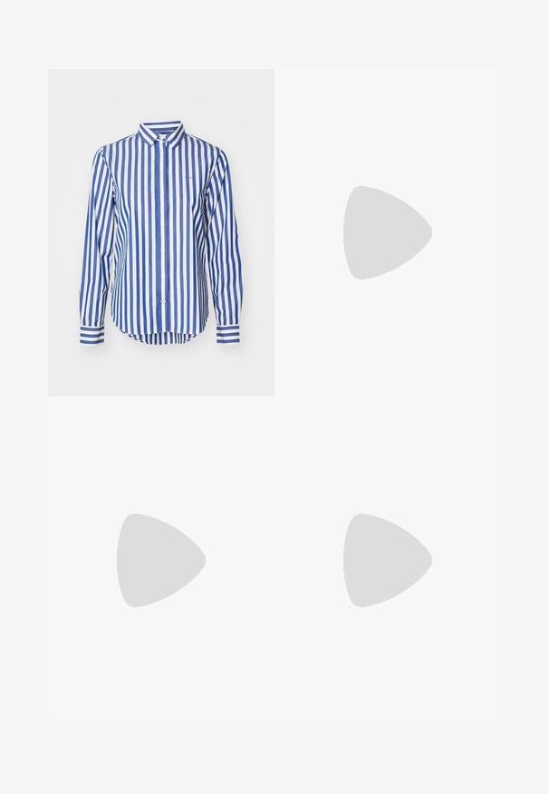 Stribet skjorte i blå og hvid. Har krave, lange ærmer og en buet kant. Fremstillet af letvægtsstof med en glat tekstur.; Denimstof i mørkeblå med en tekstureret overflade. Har runde, stofbetrukne knapper langs kanten og et diagonalt sømdetalje.; Sort, knælang nederdel lavet af letvægtsstof med et svævende design. Har en glat tekstur og subtile plisseringer for en ekstra detalje.; Lyseblå ruskinds sneakers med hvide læderstribes, en brun struktureret sål og detaljer i guld. Lav-top design med rund tå.; Blå patentlædertaske med en buet form, sort kant og en trekantet metal-logo detalje. Har en enkelt skulderrem.