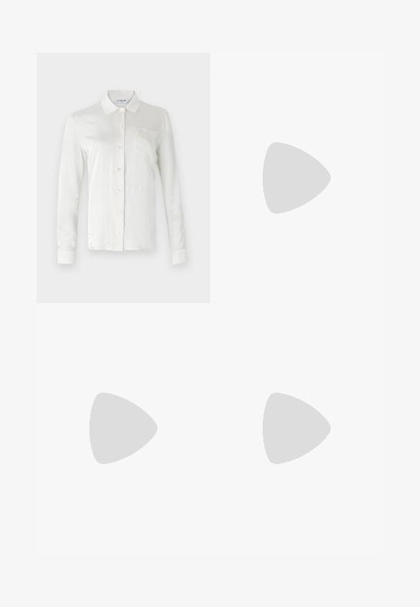 Lacoste Overhemdblouse - lapland; Plisséminirok in het wit met een zwarte elastische tailleband met het "LACOSTE"-logo. Middellange ontwerp met een zachte textuur.; Witte leren sneakers met een dikke witte zool, zwarte suède hielaccent en een geperst logo op de zijkant. Vetersluiting met zes oogjes.; Zwarte oversized zonnebril met een geometrische vorm, voorzien van donkere glazen en een contrasterend grijs detail op het montuur. Logo op de arm.