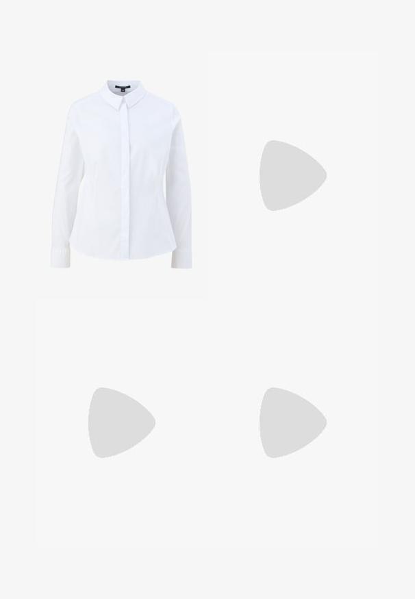 Camicetta bianca con bottoni, colletto classico, maniche lunghe e vestibilità sartoriale. Realizzata in tessuto liscio con un aspetto pulito e fresco.; Jeans a gamba larga di colore verde scuro, realizzati in tessuto misto cotone, dotati di chiusura con bottone frontale, cinque tasche e cuciture classiche in denim.; Sandali con tacco in suede nero, con una sottile fascia alla caviglia, design open toe e un discreto tacco a blocco. Texture liscia e decorazioni minime.; Borsa a spalla in pelle marrone con due manici lunghi, forma rettangolare strutturata, texture liscia e dettagli di cucitura sottili.