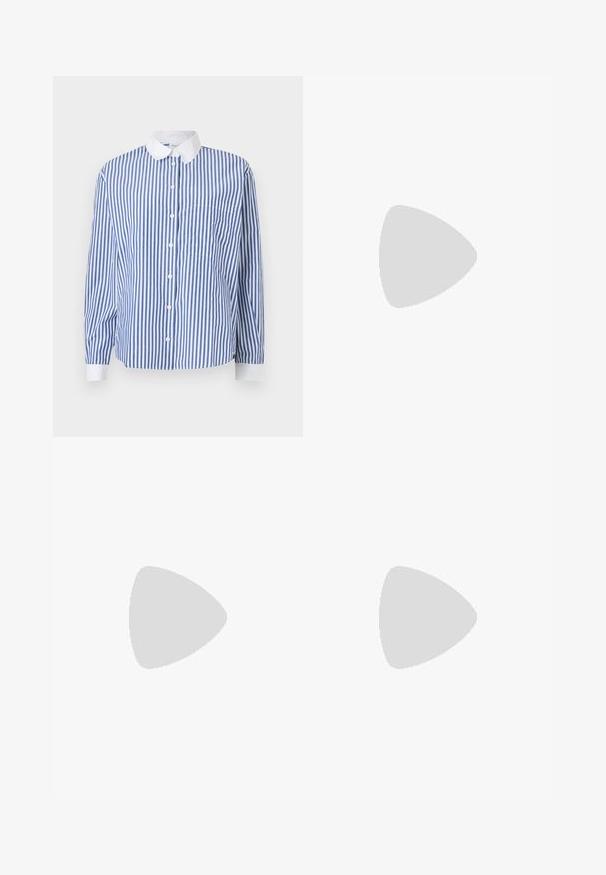 Sinine ja valge triibuline nööbiga särk valge kraega, pika varrukaga, vasakul küljel taskuga ning lõdva lõikega.; Kõrge vöökohaga laiad teksad tummises sinises denimis, millel on sile tekstuur, kontrastne õmblus ja viie-tasku disain. Esimene nupulukk.; Must musta külgniidi ja tõmbehaaratsi ning tekstuurses tallas lisatoe jaoks. Karm kõrgendatud konts.; Valge nahast käekott struktureeritud disainiga, millel on magnetlukk ja õlavarre rihm, esitletud neutraalse tausta ees.