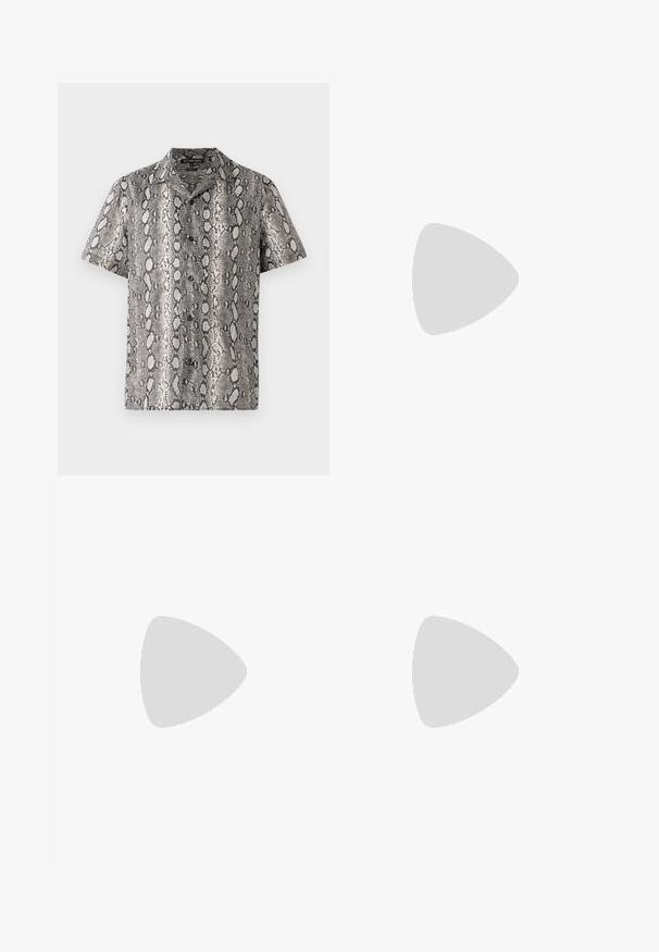 Chemise à manches courtes noire et blanche avec un motif de peau de serpent, dotée d'un col cranté et de détails à boutons sur le devant. Fabriquée en tissu léger.; Filippa K TERRY CROPPED TROUSERS - Pantalon classique - sage melange; Baskets en cuir blanc avec une finition lisse, bout arrondi, lacets plats et semelle texturée. Présente un logo discret sur le talon.; Lunettes de soleil noires rondes avec verres sombres et branches en métal fines. Comprend des embouts transparents et des accents argentés au niveau de la charnière. Design minimaliste.