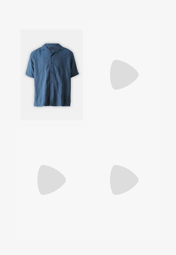 Abercrombie & Fitch Srajca - blue; Tri bele rebraste majice brez rokavov iz bombaža. Imajo okroglo izreza in majhne črne etikete blizu roba. Na voljo v več velikostih.; Svijetloplave traperice s ravnim nogavicama, srednjeg struka, pet džepova te zatvaranjem na gumb i munju.; Sive športne čevlje z zgornjim delom iz mrežastega in semiš materiala, belimi akcenti, oblazinjenim podplatom ter edinstvenim dizajnom z odsevnimi elementi.