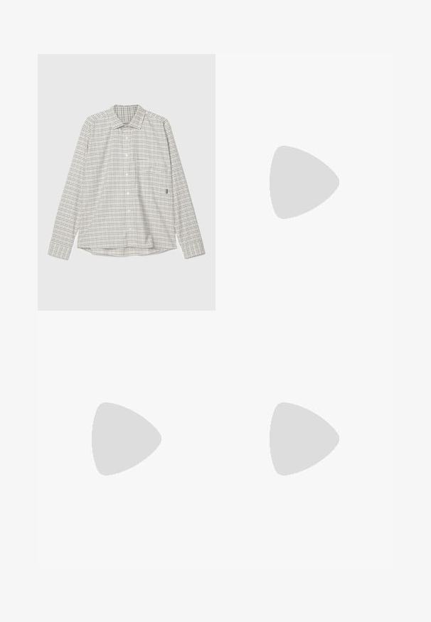 Pompeii Hemd - beige/light brown; Schlanke Jeans aus ausgebleichtem grauem Denim, mit abgenutzten Details an den Knien, kombiniert mit weißen Sneakers. Glatte Textur, schlanker Schnitt.; Weiße Leder-Sneaker mit Perforationen, runder Zehenpartie, flacher Sohle und dicken Schnürsenkeln, mit sichtbar eingesticktem Swoosh-Logo und "AIR" an der Ferse.; Silberner Armbanduhr aus Edelstahl mit einem dunkelblauen Zifferblatt, metallischen Stundenmarkierungen und einem Datumsfenster bei 3 Uhr. Wasserdicht bis 50 Meter.