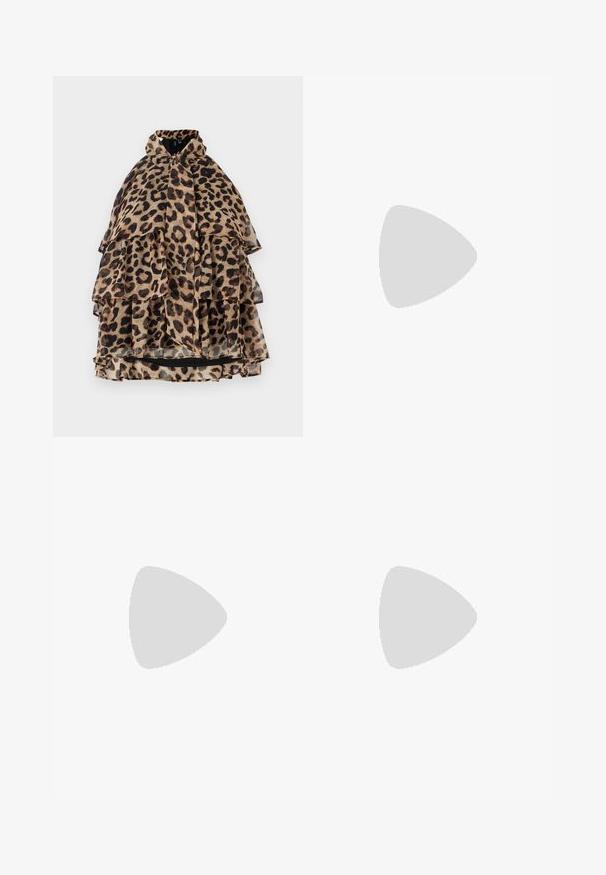 Pelerină stratificată cu imprimeu de leopard, guler înalt, material transparent, volane și căptușeală neagră. Paleta de culori include nuanțe de bej, maro și negru.; Jeans din denim alb cu o textură netedă, având un talie cusută dublu, buzunare frontale și accente din hardware metalic.; Sandale negre cu două curele late, decorate cu ținte și catarame detaliate, montate pe o talpă din cauciuc texturat și rezistentă.; Ochelari de soare rotunzi cu rame metalice aurii și lentile de un verde închis. Brațele au un design cu model țestoasă pentru un detaliu suplimentar.; Geantă de mână din piele ecologică neagră, cu textură matlasată, formă curbată, curea din lanț argintie și un accent mic cu logo în față.