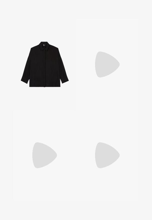 Zwarte overhemddas met een kraag, lange mouwen en een relaxte pasvorm. Gemaakt van een gladde, zachte stof zonder zichtbare patronen.; Beige op maat gemaakte broek met een hoge taille, geplooide voorkant en wijde pijpen. De stof lijkt glad met een lichte glans.; Zwarte leren slingback schoen met een puntige neus, decoratieve banden met metalen oogjes en een lage blokhak. Textuur oppervlak.; Zwarte leren schoudertas met twee vo pockets, gouden gespen, ritsluiting en een smalle band. Tekstuur oppervlak en compacte rechthoekige vorm.