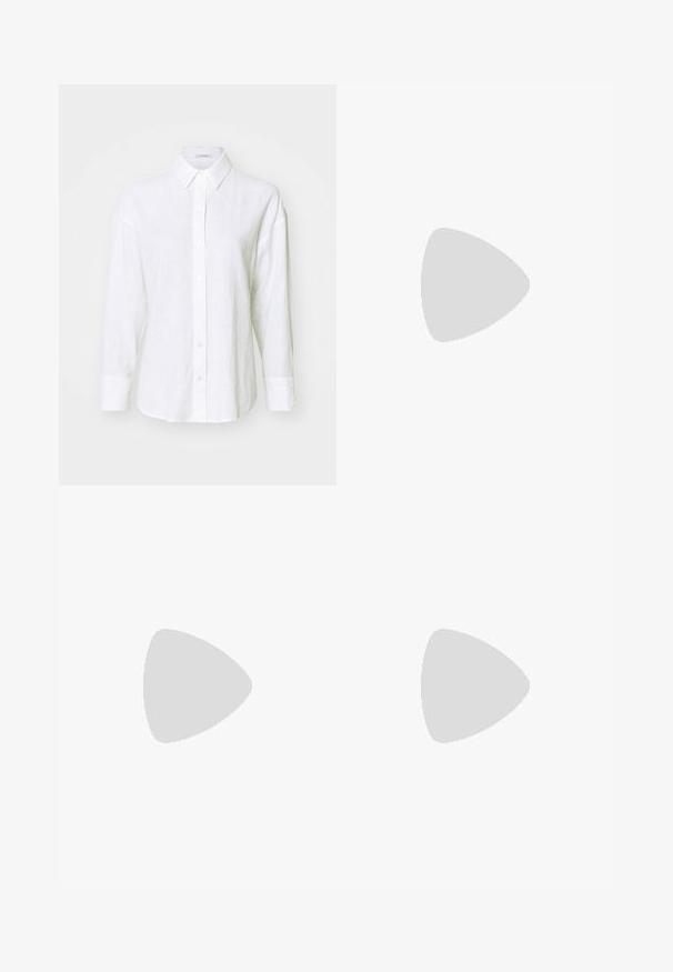 Chemise en lin blanche avec un col classique, des manches longues et une fermeture à boutons. Présente une coupe décontractée et une texture subtile sur l'ensemble.; Débardeur en crochet blanc avec des bords festonnés et des fines bretelles, orné d'un motif floral, fabriqué en matériau texturé similaire à de la dentelle.; Pantalons larges jaune clair en tissu texturé, présentant un devant plissé et une taille élastique haute.; Tongs noires avec une semelle en caoutchouc texturée, deux fines lanières et un détail de logo embossé subtil sur la lanière.; Sac en toile crocheté beige avec un motif floral, agrémenté d'accents jaunes. Deux poignées robustes pour le transport, texture douce et design ouvert.