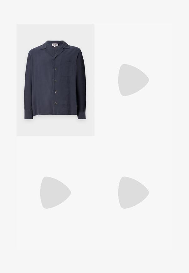 Camisa de botones azul marino fabricada en una tela suave, con cuello, mangas largas, un bolsillo en el pecho y botones en tono plateado.; Filippa K TERRY CROPPED TROUSERS - Pantalones - sage melange; Stuart Weitzman CLUB CLASSIC PENNY LOAFER - Mocasines elegantes - black; Gafas de sol redondas negras con lentes oscuros y brazos metálicos delgados. Incluye puntas de varilla transparentes y acentos plateados en la bisagra. Diseño minimalista.