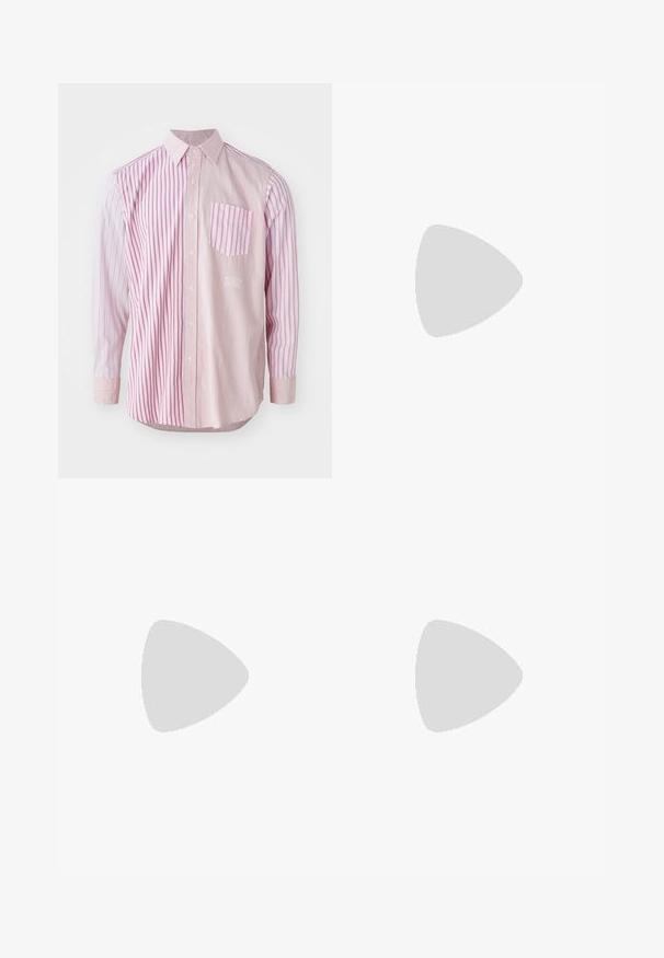 Ilgi piedurkņu krekls ar maiņām platām un šaurām rozā svītrām, pogājamu apaļu apkakli un kreisajā krūtī kabatu ar līdzīgu svītru rakstu.; Melnas plisētās bikses ar taisnu, plata kāja dizainu. Izgatavotas no gludas auduma, ar pogu aizdari un jostas cilpiņām.; Melnas ādas slip-on kurpes ar noapaļotu purngalu, zemu papēdi un austiem rakstiem augšdaļā. Ievēro minimālistisku stilu un gludu tekstūru.; Melna adīta šalle, kurai ir divi brūnu lāču galvas, mūzikas notis un balts teksts "MOSCHINO" apakšā. Mīksta tekstūra ar detalizētu dizainu.