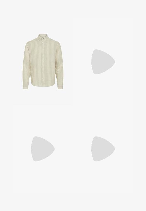 Cămașă lungă cu mâneci, de culoare bej deschis, cu dungi verticale. Fabricată dintr-un material texturat, prezintă un guler cu nasturi și nasturi pe partea din față.; Pantaloni gri plisati, cu o croială lejeră, realizați dintr-un material ușor. Au buzunare frontale și un închidere cu nasture la talie.; Încălțăminte sport cu un superior din piele albă, vârf din suede gri și trei dungi negre. Prezintă un logo albastru pe limbă și o talpă din cauciuc texturat.; Ochelari de soare dreptunghiulari negri cu lentile întunecate, finisaj mat și detalii cu logo pe bradă. Designul prezintă margini drepte și rame groase.