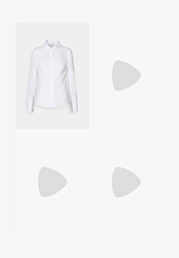 Patrizia Pepe CAMICIA BLOUSE - Camicia - bianco ottico; Pantaloni wide-leg in denim scuro con pieghe in vita, dotati di un bottone frontale e passanti per cintura. Texture liscia e design a lunghezza completa.; COACH Scarpe senza lacci - blue; Borsa tote in pelle nera con texture liscia, forma rettangolare e due manici lunghi. Nessun hardware o decorazione visibile.