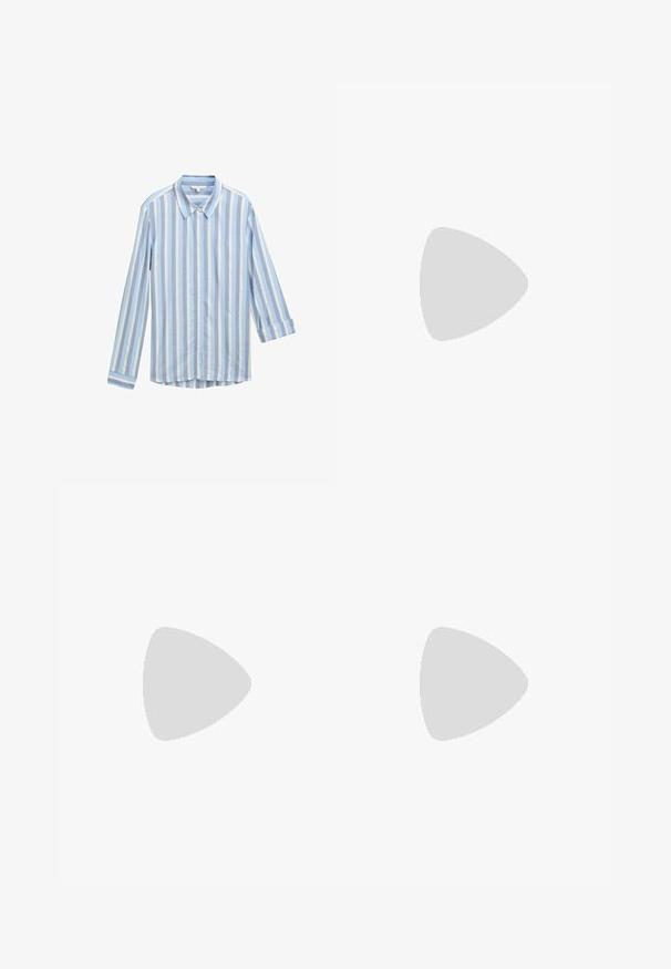 Camicia azzurro chiaro con righe verticali bianche e blu scuro, maniche lunghe arrotolate ai polsi e design con collo classico.; Pantaloni a gamba larga in un morbido tessuto grigio tenue, con vita con cintura e pieghe per un tocco di design aggiuntivo. Texture liscia, senza motivi.; Ballerine slingback rosa pallido con punta affusolata, realizzate in un materiale simile alla pelle liscio. Presentano dettagli a taglio sui lati e un tacco piatto.; Borsa a mano bianca strutturata con manici corti e tracolla, dotata di dettagli in metallo dorato e materiale testurizzato, esposta su uno sfondo grigio.