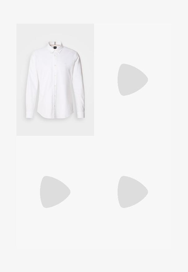 Camisa branca de botões com mangas longas, feita de tecido liso, apresentando um logótipo subtil no peito e um design de colarinho clássico.; T-shirt de algodão branco com decote redondo, mangas curtas e um logo em relevo discreto no peito. A etiqueta interior tem um detalhe laranja.; Jean azul em denim com corte reto. Áreas desgastadas ligeiramente, design clássico de cinco bolsos e um único fecho de botão de metal na cintura.; Ténis brancos desportivos feitos de malha e camurça, com uma entressola texturizada, elementos texturizados e o logótipo "HUGO" na lateral.