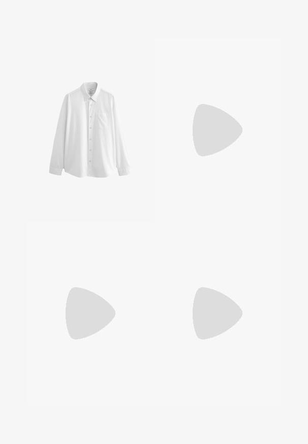 Next Skjorter - white; Ung person med fletninger iført en lys grå Nike T-shirt og sorte Nike shorts mod en ensfarvet hvid baggrund.; Beige cargo bukser i et letvægts bomuldsstof. Har elastiske manchetter, flere sidelommer og en knaplukning.; Hvide lædersneakers med perforeringer, rund tå, flad sål og tykke snørebånd, med et synligt swoosh-logo og "AIR" på hælen.