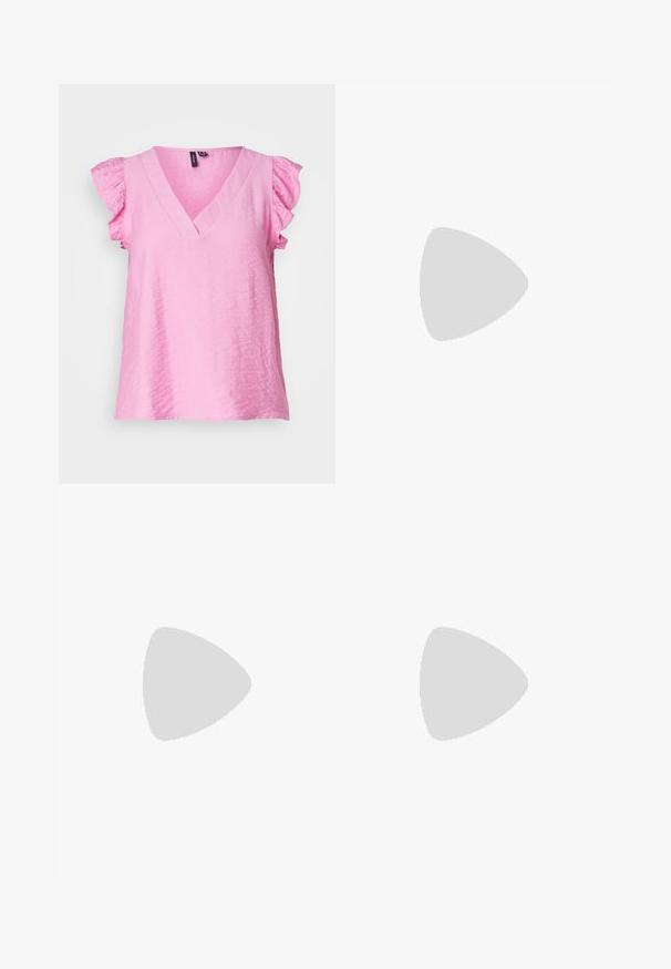 Haut rose à col en V avec des manches à volants. Le matériau semble léger et légèrement texturé, offrant une coupe décontractée.; Pantalon large noir fabriqué dans un tissu lisse, avec une taille plate, des passants de ceinture et sans poches visibles. Design épuré et ajusté.; Sandale noire à lanières avec un bout carré et un petit talon bloc. Elle présente plusieurs fines lanières et une sangle de cheville ajustable. Fabriquée en cuir lisse.; Une paire de lunettes de soleil rectangulaires avec des montures translucides bleu clair et des verres gris foncé, présentant des branches droites et des détails matériels minimaux.