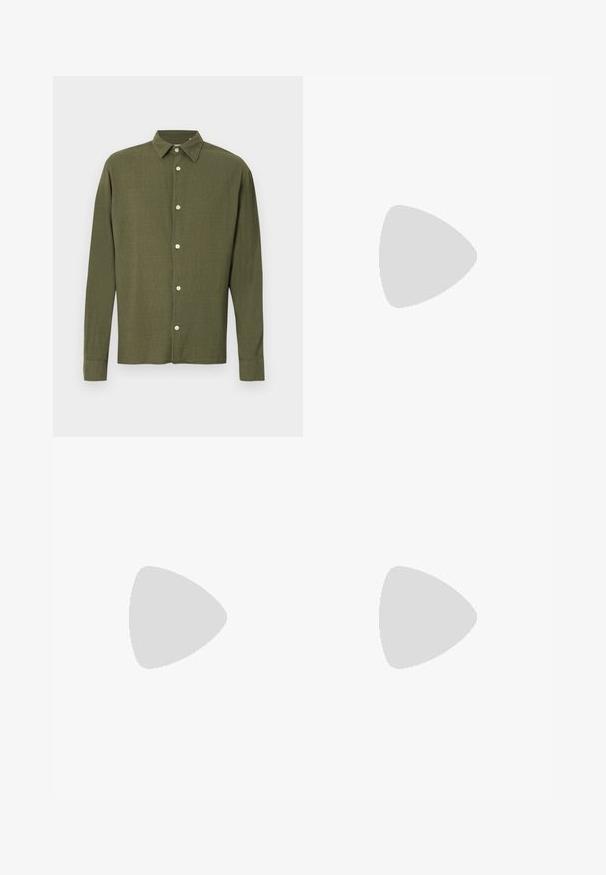 Camicia verde oliva a maniche lunghe con bottoni, colletto a punta e delicato motivo in tessuto strutturato, mostrata su uno sfondo semplice.; Jeans in denim azzurro chiaro con vita alta, bottone anteriore, cerniera e design a cinque tasche, adagiati su uno sfondo neutro.; Sneaker bianco con accenti neri e grigi, dotata di una punta grigia testurizzata, suola in gomma nera e lacci bianchi piatti. Design pulito, stile minimalista.; Borsa a spalla in pelle nera con chiusura a zip, caratterizzata da un corpo testurizzato, cuciture bianche e una tracolla con occhielli in argento.