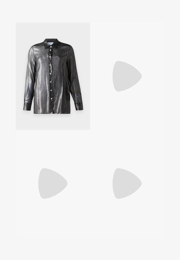 Cămașă neagră, lucioasă, cu nasturi, dintr-un material glossy, cu mâneci lungi și guler clasic. Dispune de nasturi albi pe față.; Pantaloni negri dintr-un material neted, cu talie înaltă, picioare largi, pliuri frontale și loop-uri clasice pentru curea. Fără buzunare laterale vizibile.; Pantofii slingback din piele neagră, cu vârful ascuțit, curele decorative cu ochiuri din metal și toc bloc mic. Suprafață texturată.; Geantă de mână din piele albă cu un finisaj texturat, având o curea din lanț aurie și accente negre. Include un buzunar frontal și închidere cu fermoar.