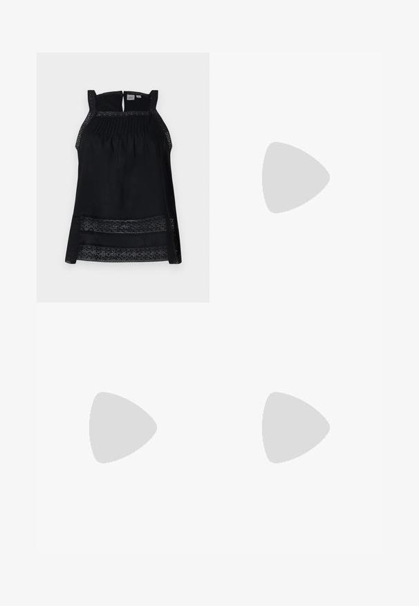 Svart ermeløs topp med gjennomsiktig blondedetalj, plissett bodice og nøkkelhullrygg. Mykt stoff med en løs, flytende fasong.; Svarte faux skinnshorts med en jevn tekstur, fem lommer og diskret stripe detaljer foran. Klassisk rett snitt-design.; Grå skinnstøvletter i kalvhøyde med et slaskete design, spiss tå og stablet hæl. Merkbar sømdetalj på tåområdet.; Solsikker med rektangulære svarte og røde mønstrede rammer, grå linser og gulldetaljer på stangen. Designet er stilrent og moderne.; Veske med slangeskinnmønster og krummet håndtak. Laget av teksturerte, beige og brune materialer, med et særegent diamantmønster.