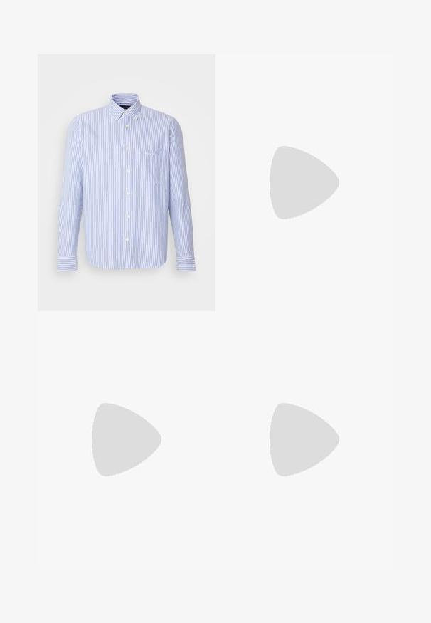 Cămașă cu dungi albastre și albe, cu mâneci lungi, din material de bumbac, cu un singur buzunar pe piept, guler ascuțit, țesătură texturată.; Pantaloni din denim gri deschis cu un design cu picioare drepte, stil cu cinci buzunare și închidere cu nasture. Cusături vizibile de-a lungul cusăturilor.; Sandale din suede, de culoare gri deschis, cu două catarame ajustabile, o talpă intermediară din plută și o talpă exterioară din cauciuc texturat.; Ochelari de soare rotunzi cu un cadru subțire din metal negru, lentile întunecate și pernuțe pentru nas ajustabile. Brațele au un detaliu subtil al mărcii.