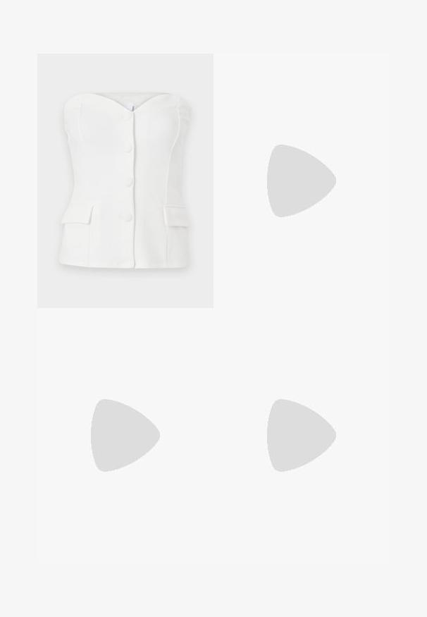 Top bianco senza spalline con scollatura a cuore, caratterizzato da una chiusura con bottoni davanti e due tasche frontali, realizzato in un tessuto liscio.; Gonna nera al ginocchio realizzata in tessuto leggero con un design fluido. Presenta una texture morbida e pieghe sottili per un tocco di dettaglio in più.; Sneakers in suede azzurro chiaro con strisce in pelle bianca, suola marrone texturizzata e dettaglio logo dorato. Design basso con punta tonda.; Borsa a tracolla in finta pelle nera con texture trapuntata, forma curvata, tracolla in catena argentata e un piccolo logo sul davanti.; Orologio da polso rettangolare dorato con quadrante bianco, indicatori delle ore in tono argento e un robusto bracciale in metallo. Include la funzione di resistenza all'acqua.
