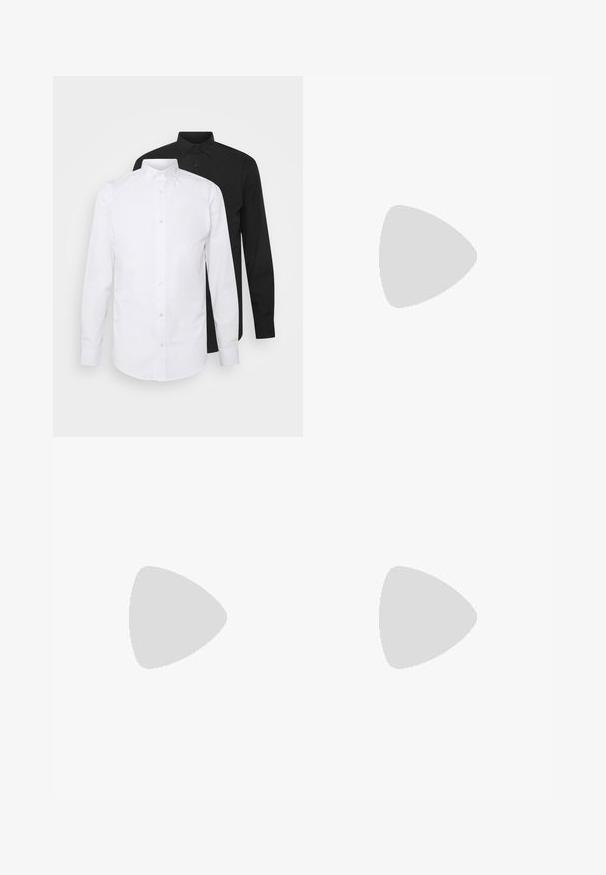 Twee overhemden met lange mouwen, één witte en één zwarte, met een puntige kraag en knoopsluiting, gemaakt van gladde stof.; Lichtblauwe denim jeans met een recht model, voorzien van een middelhoge taille, vijf zakken en een knoop- en ritssluiting.; Zwarte leren loafers met een franjesaccent, voorzien van een dikke zwarte zool en gele stiksels langs de rand. Gevoelige afwerking.; Driedelige zilveren metalen halsketting met slanke, flexibele kettingen met een lichte glans, beveiligd met een karabijnhaak en een verstelbare ketting.