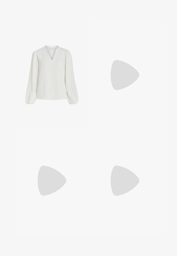 VILA VIRELLA V-NECK   - Blúz - cloud dancer; Fekete, magas derekú, széles lábú, műbőr nadrág elülső gombbal, cipzárral, övbújtatókkal és oldalsó zsebekkel, fehér háttérrel.; Fekete lakk bőr szandálkés magas sarkú cipő, hegyes orral és geometrikus tömbsarkakkal. Karcsú, minimalista dizájn és sima textúra jellemzi.; Fekete bőrtáska ívelt formával, levehető pánttal és arany színű fémrészekkel. A táskán egy csattal díszített fedél található.