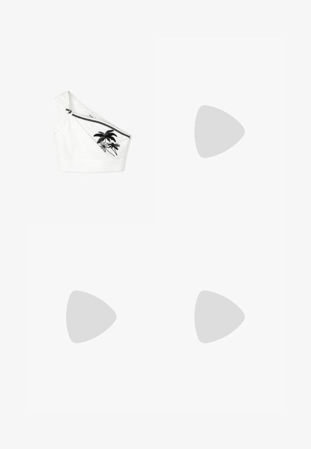 Witte katoenen crop top met één schouder, met een geknoopt detail en zwarte palmboom borduursels. Gestructureerde stof met horizontale stiksels.; WEEKEND MaxMara ECUBA - Shorts - white; Zwarte slingback hoge hak schoen met een spitse neus, gaasdetails en een glad leren kap. Kleuren zijn zwart met beige accenten.; Witte handtas met een textuur en een gebogen ontwerp. Beschikt over een opvallende handgreep en een ronde bodem, met een gladde afwerking en minimale hardware.